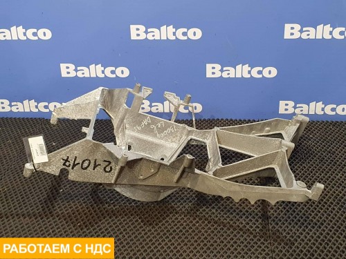 Кронштейн фары левый